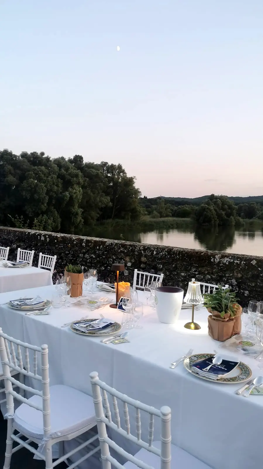 La tavola sul Ponte Buriano al crepuscolo